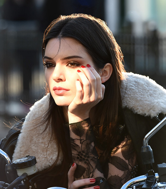 holiday2014_esteelauderkendalljenner001