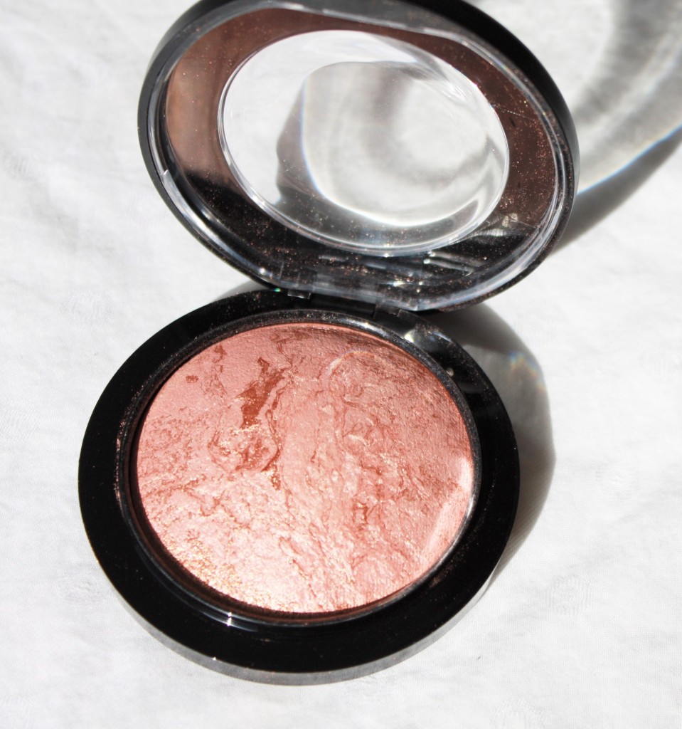 MAC Mineralize Skinfinish in Cheeky Bronze -In direct sunlight!