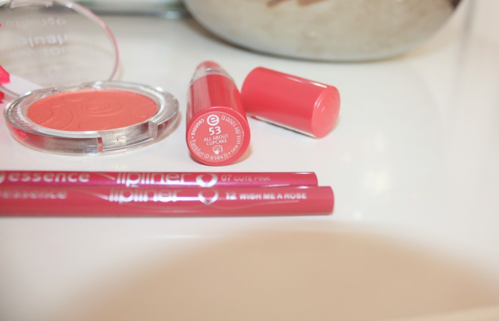 Essence Lip Liners in Cute Pink-Wish Me A Rose-Brand Overview-Essence Cosmetics004