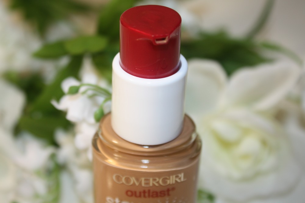 Covergirl-Outlast-Stay-Luminous-Natural-Glow-Foundation-Review-004