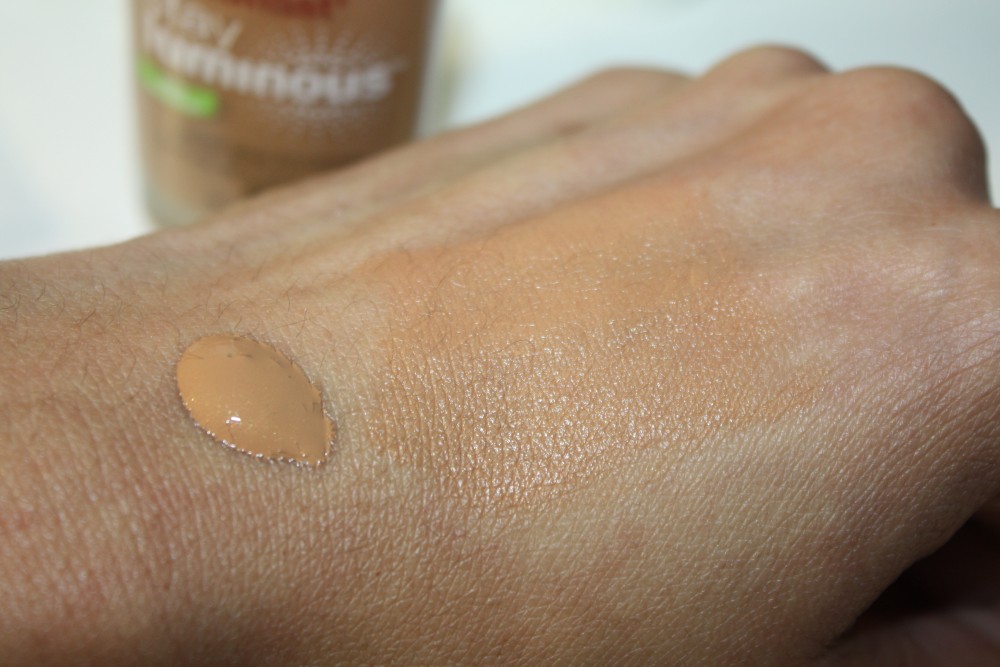 Covergirl-Outlast-Stay-Luminous-Natural-Glow-Foundation-Review-006