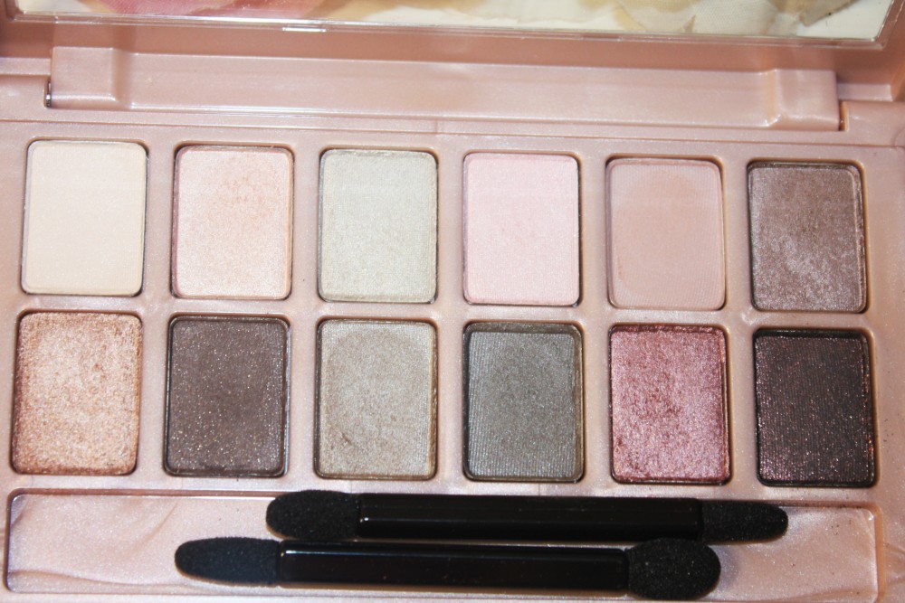 Maybelline-The-Blushed-Nudes-Eyeshadow-Palette-004