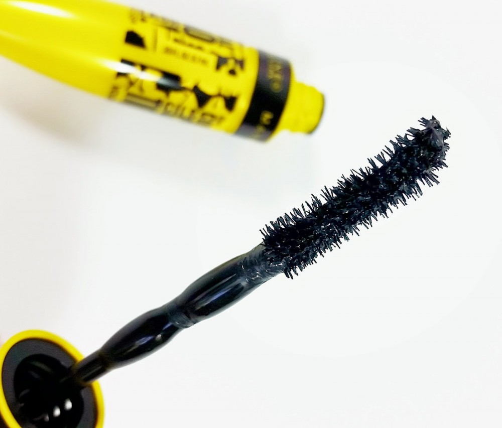 Maybelline-Volum-Express-the-Colossal-Chaotic-Lash-Mascara-review-Maybelline-the-Colossal-Chaotic-Lash-mascara-review-004