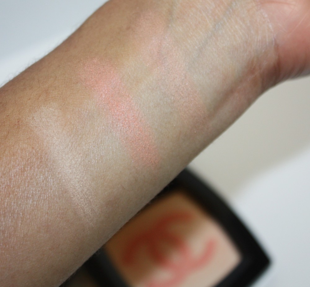 Chanel-INFINIMENT-Illuminating-Powder-Chanel-review-swatch-002