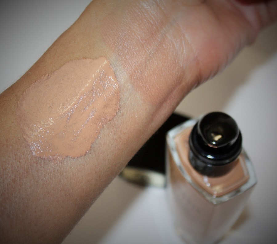 Guerlain-Lingerie-DePeau-Foundation-SPF20-review-004