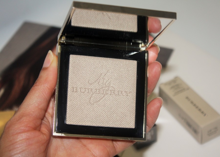 burberry_goldglowpowder-BURBERRY-Gold-Glow-Fragranced-Luminising-Powder003