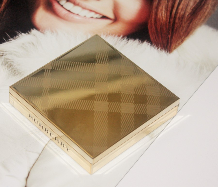 burberry_goldglowpowder-BURBERRY-Gold-Glow-Fragranced-Luminising-Powder005