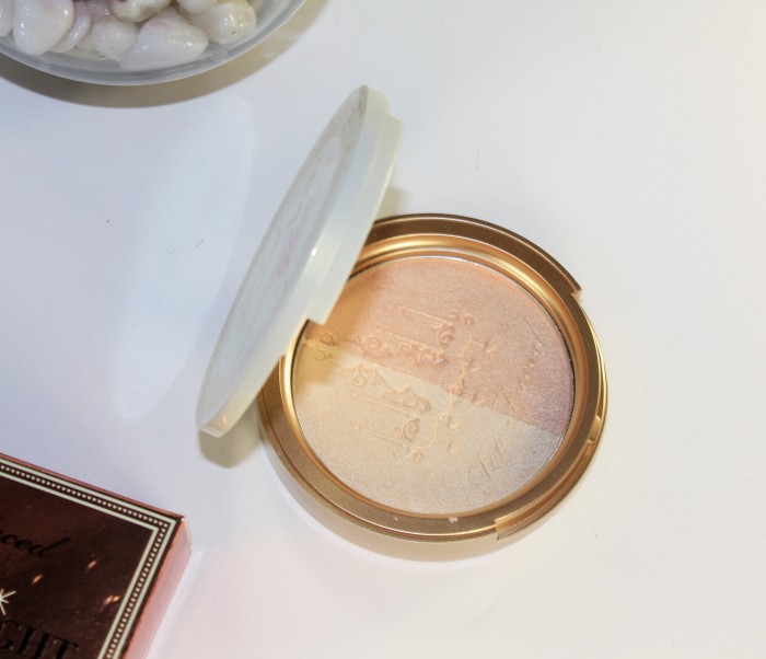 Too Faced Candlelight Glow Highlighting Powder Duo in Warm Glow-toofaced-warmglow003