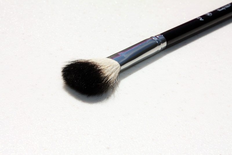 The Only Highlighting Brush You Need -Anastasia Beverly Hills Brush #23-002