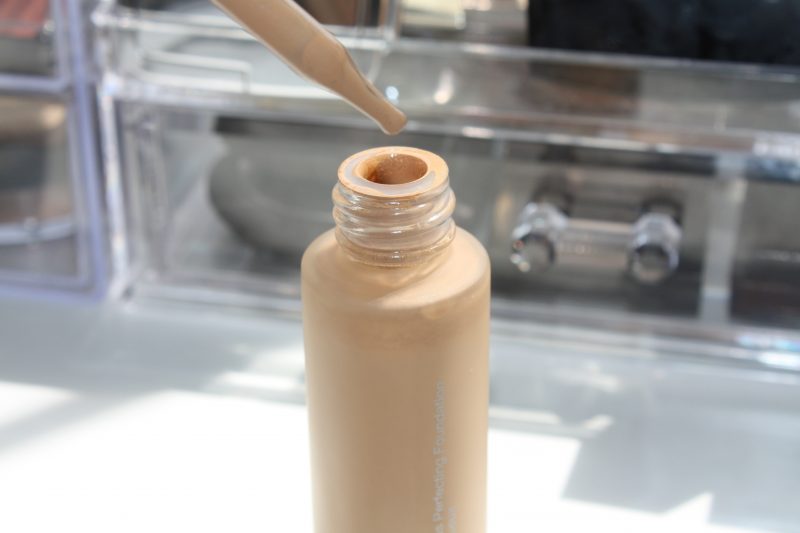 becca-aqua-luminous-perfecting-foundation-1