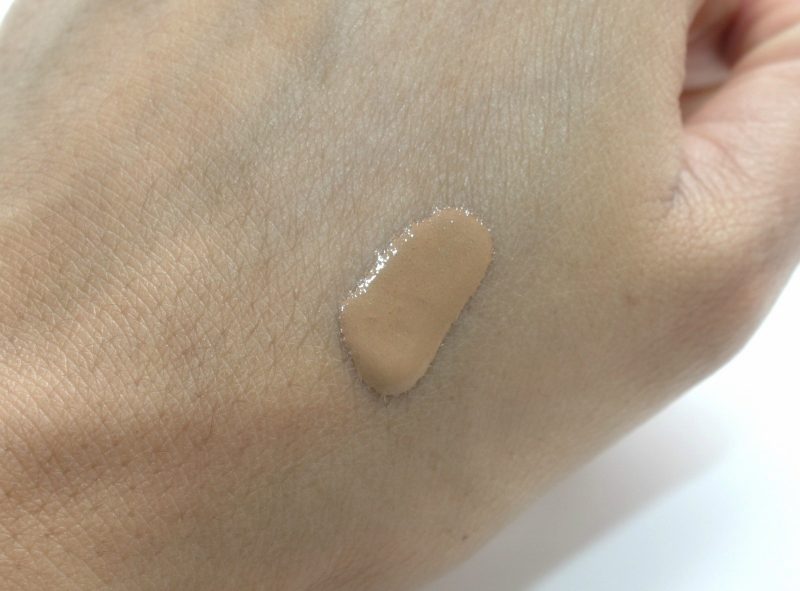 becca-aqua-luminous-perfecting-foundation-2