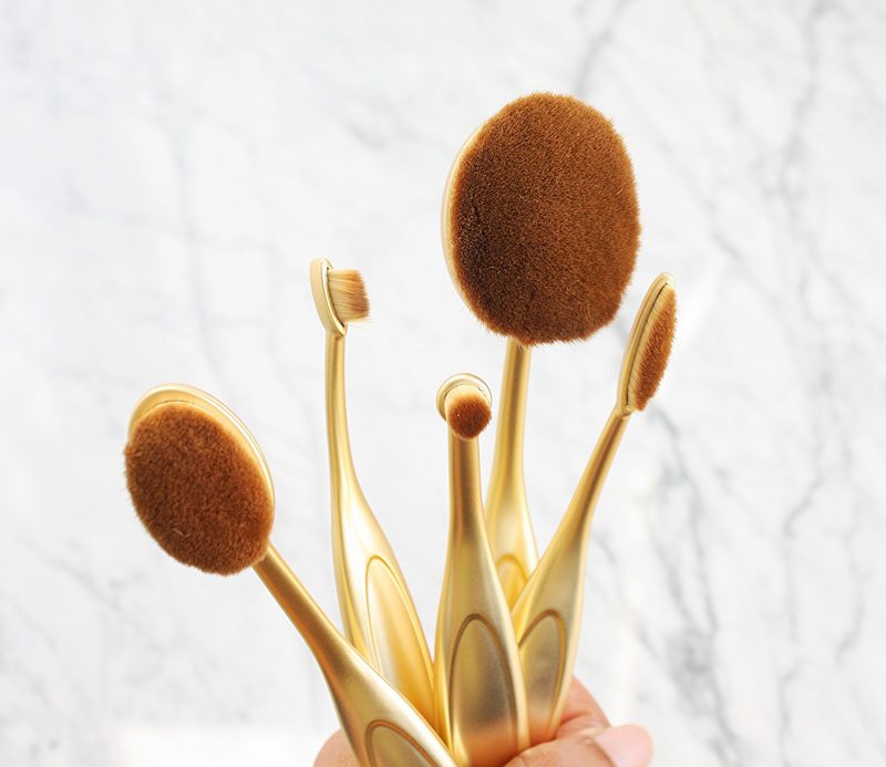 photo-finish-oval-makeup-brushes-002