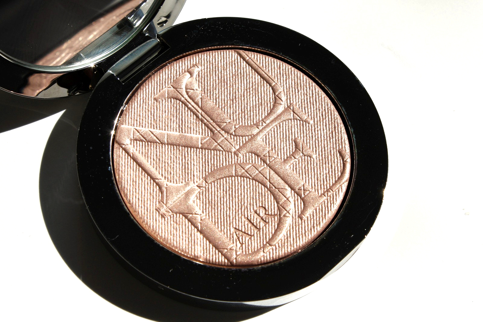 Diorskin nude hotsell air luminizer 004