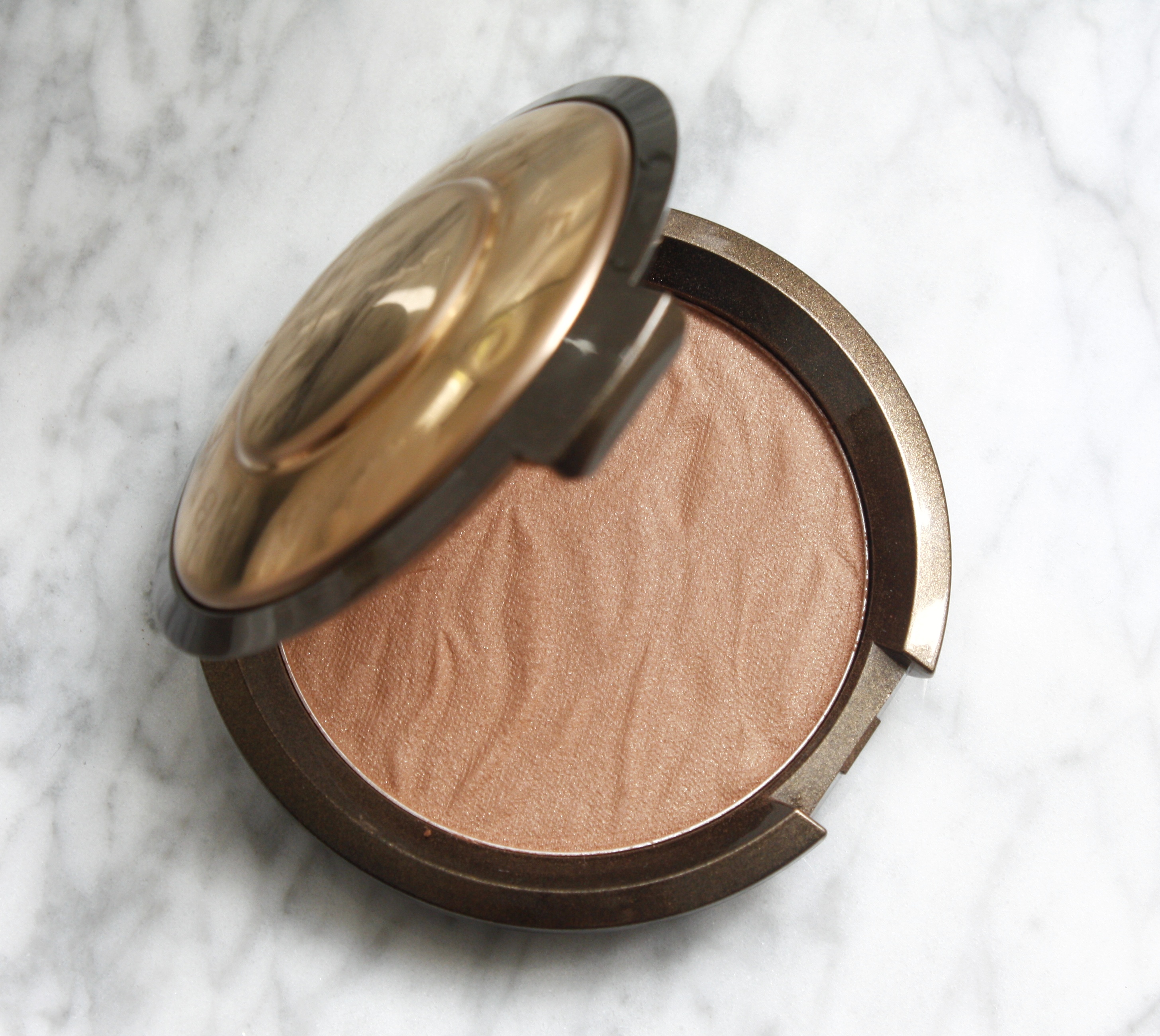 BEACHY CHEEKS WITH BECCA COSMETICS’ SUNLIT BRONZER