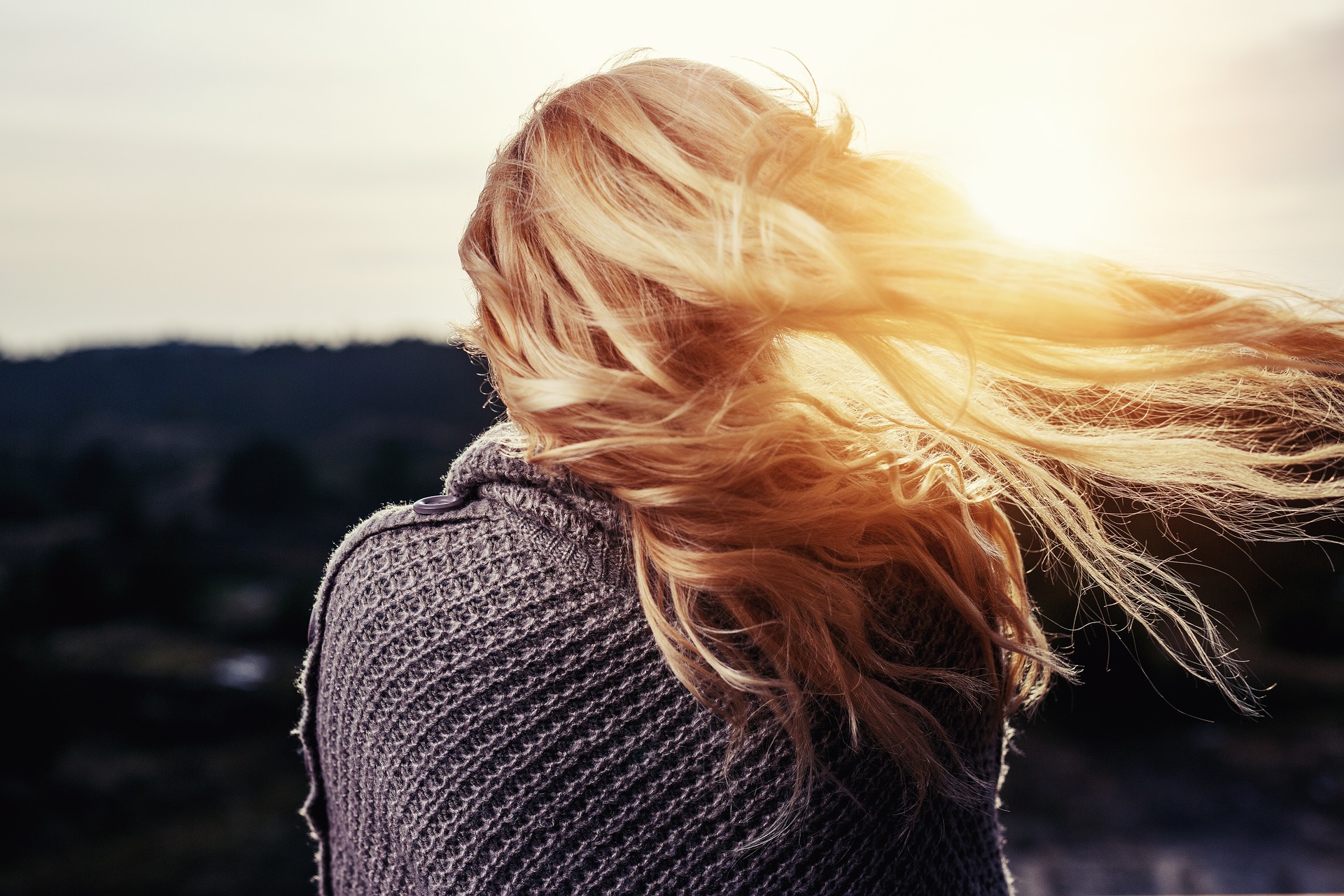 4 TIPS ON HOW TO PROTECT YOUR HAIR FROM THE ENVIRONMENT