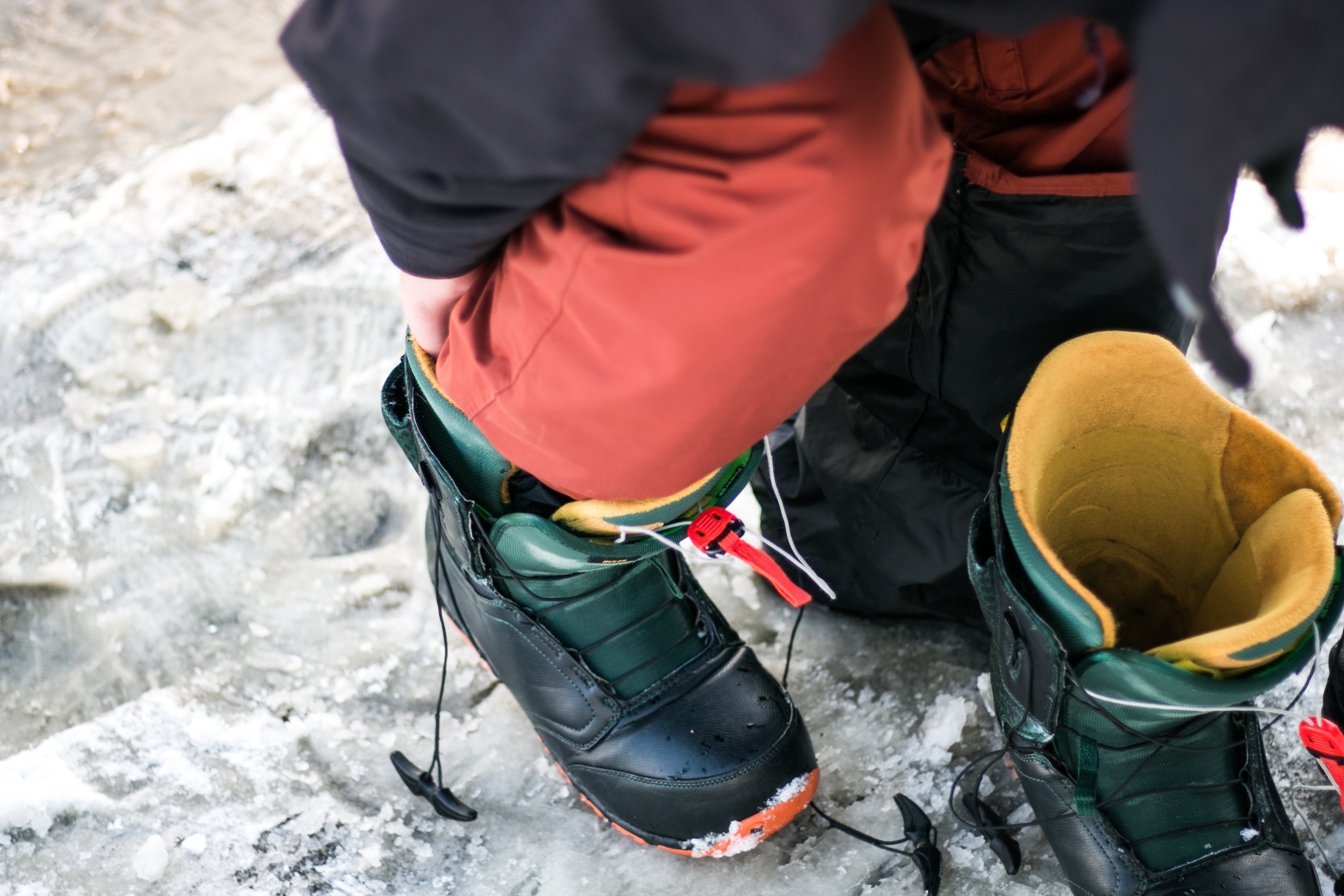 GETTING READY FOR THE HUNT: SUITABLE BOOTS AND BAGS