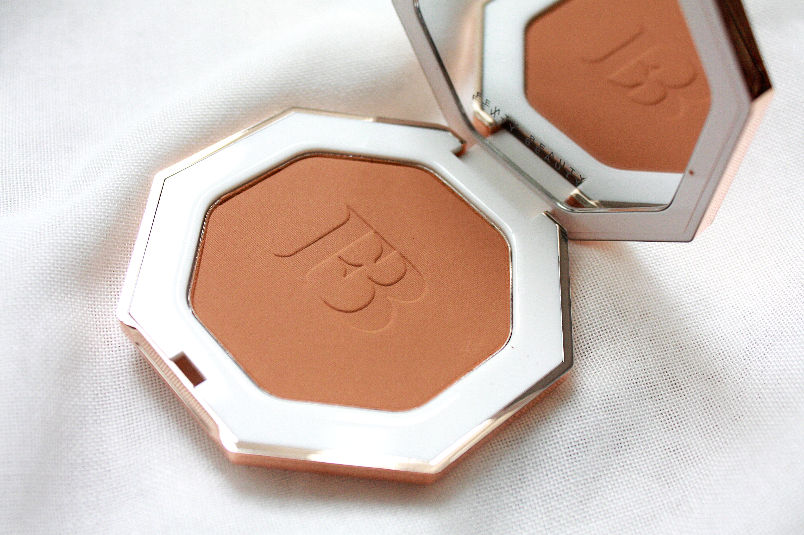 FENTY BEAUTY I$LAND TING SUN STALK’R BRONZER 