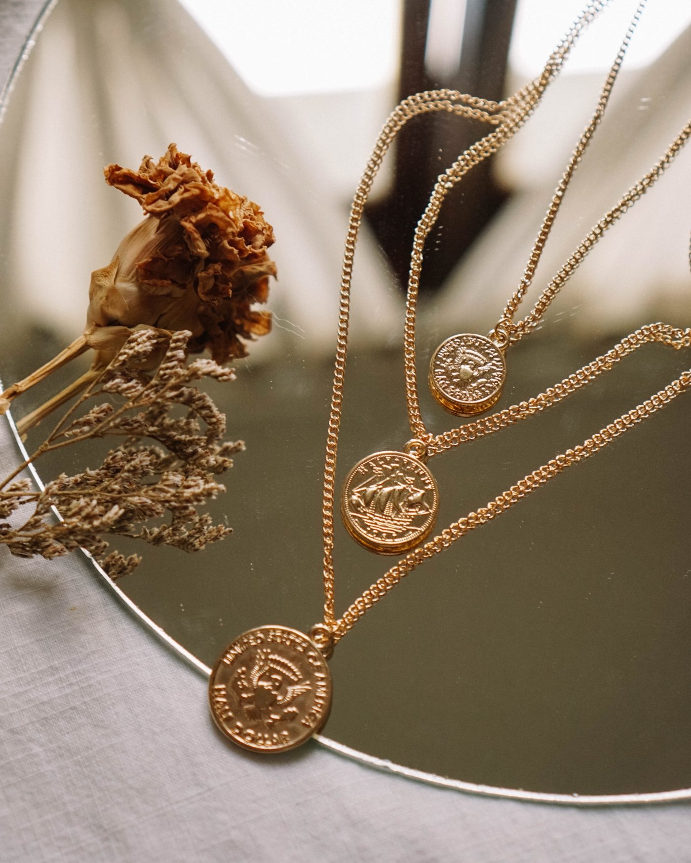 jewelry-pieces-to-celebrate-your-friendship-face-to-curls