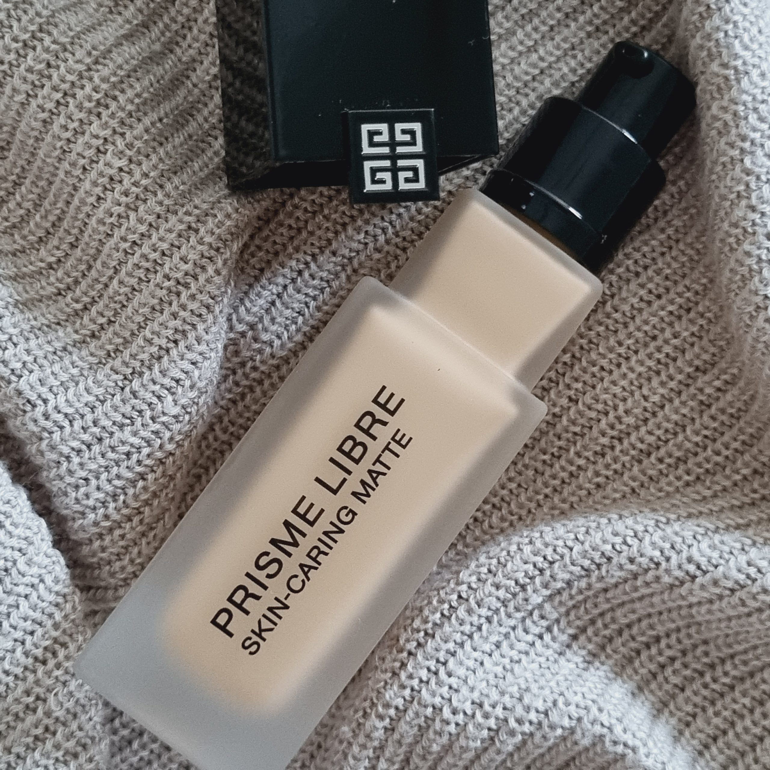 Givenchy Prisme Libre Skin Caring Matte Foundation