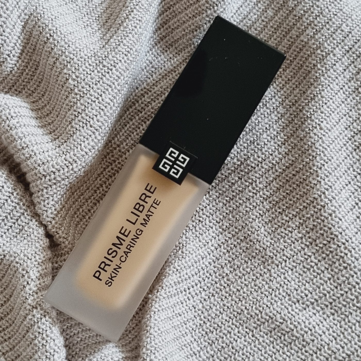 GIVENCHY PRISME LIBRE SKIN-CARING MATTE FOUNDATION