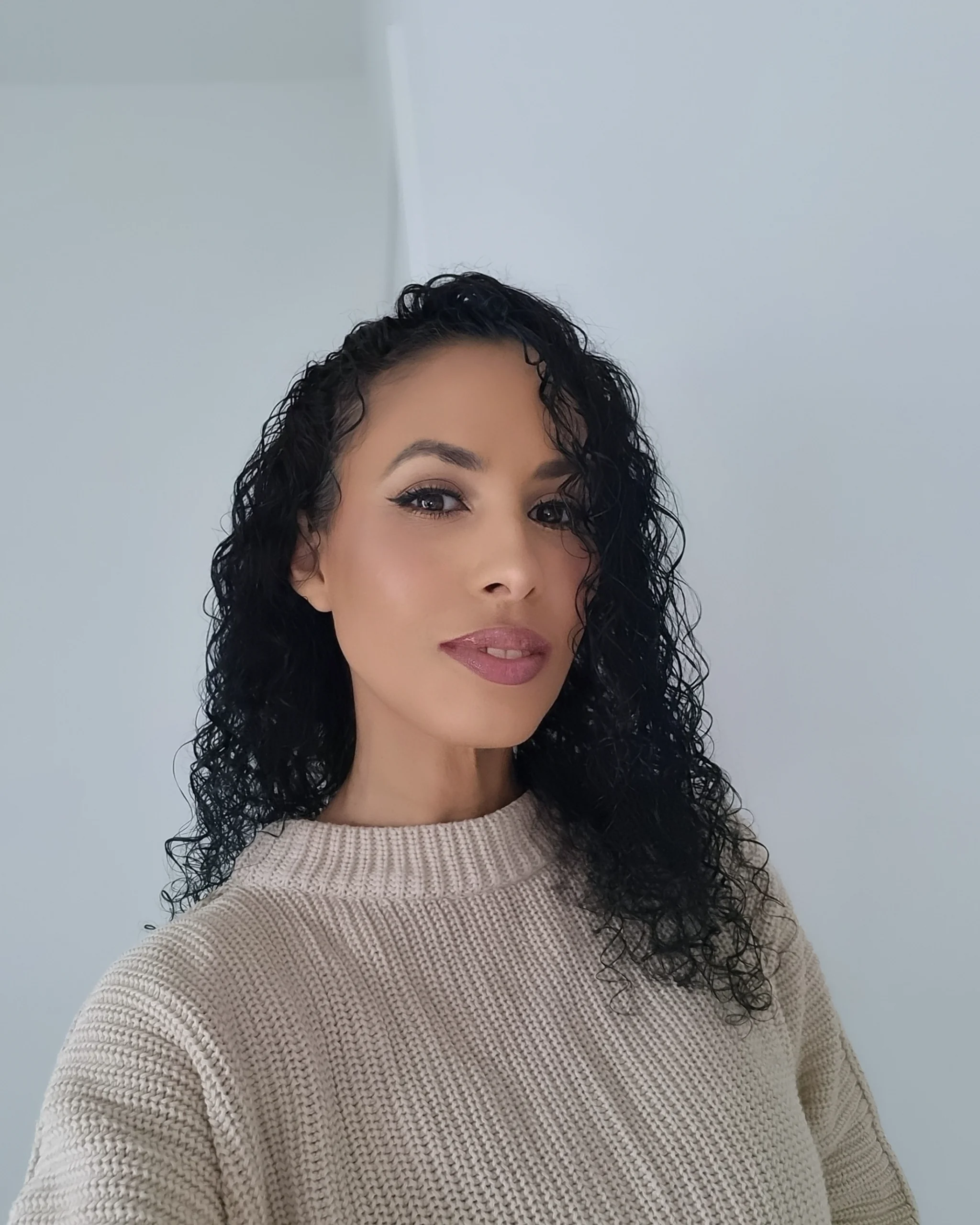 The Soft, Glowy Everyday Makeup Routine I Keep Coming Back To